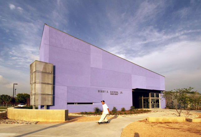 Henry Guerra Jr. Branch Library